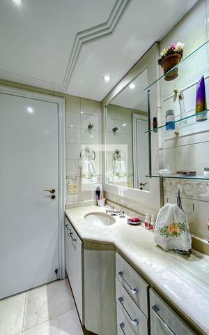 Apartamento à venda com 241m², 4 quartos e 4 vagasBanheiro da Suíte 3