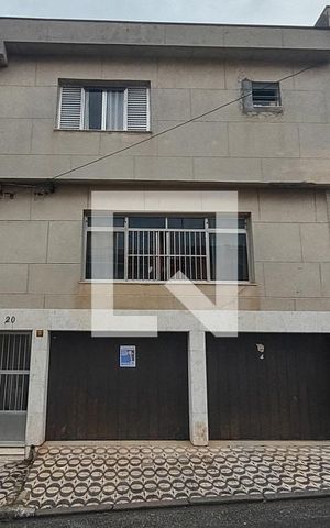 Casa à venda com 191m², 3 quartos e 3 vagas Casa à venda com 191m², 3 quartos e 3 vagasFachada