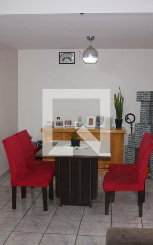 Casa à venda com 191m², 3 quartos e 3 vagasSala