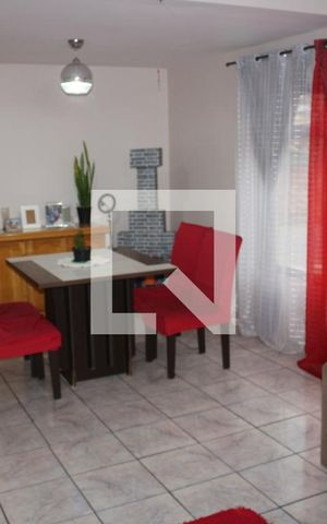 Casa à venda com 191m², 3 quartos e 3 vagasSala