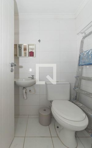 Apartamento à venda com 214m², 3 quartos e 3 vagas Apartamento à venda com 214m², 3 quartos e 3 vagasÁrea de Serviço - Banheiro