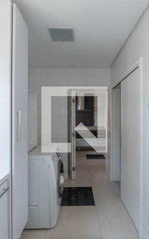 Apartamento à venda com 214m², 3 quartos e 3 vagas Apartamento à venda com 214m², 3 quartos e 3 vagasÁrea de Serviço