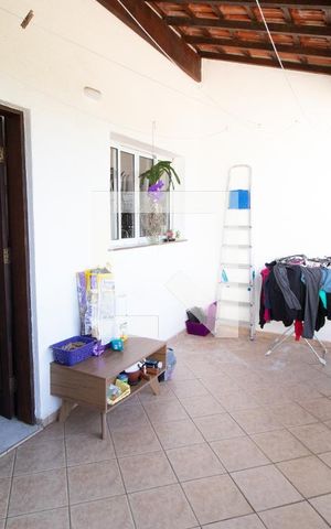 Casa à venda com 351m², 4 quartos e 5 vagas Casa à venda com 351m², 4 quartos e 5 vagasSacada