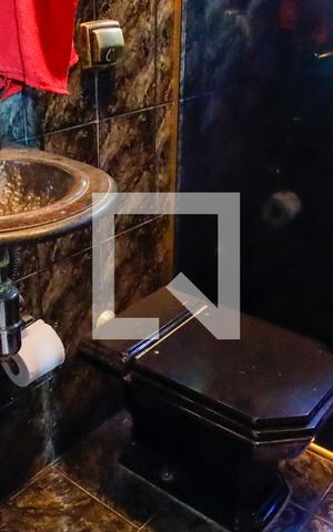 Casa à venda com 475m², 4 quartos e 8 vagas Casa à venda com 475m², 4 quartos e 8 vagasBanheiro
