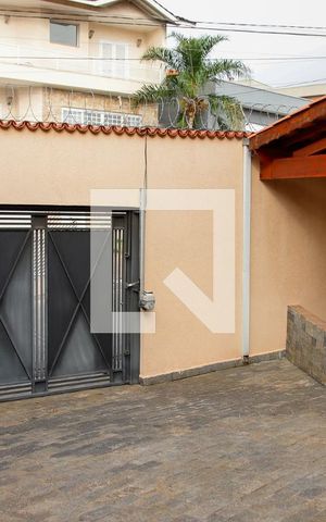 Casa à venda com 475m², 4 quartos e 8 vagas Casa à venda com 475m², 4 quartos e 8 vagasÁrea comum