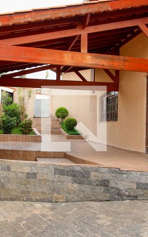 Casa à venda com 475m², 4 quartos e 8 vagas Casa à venda com 475m², 4 quartos e 8 vagasÁrea comum