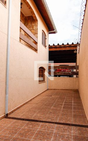 Casa à venda com 475m², 4 quartos e 8 vagas Casa à venda com 475m², 4 quartos e 8 vagasÁrea comum