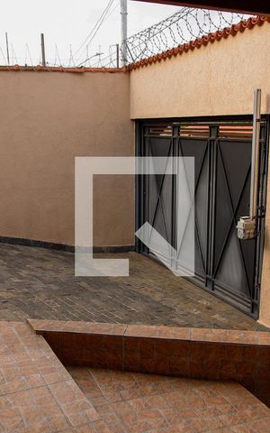 Casa à venda com 475m², 4 quartos e 8 vagas Casa à venda com 475m², 4 quartos e 8 vagasQuintal
