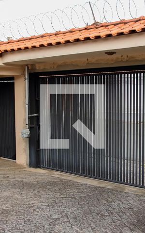 Casa à venda com 475m², 4 quartos e 8 vagas Casa à venda com 475m², 4 quartos e 8 vagasGaragem