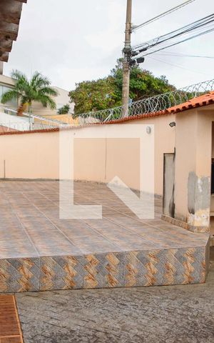 Casa à venda com 475m², 4 quartos e 8 vagas Casa à venda com 475m², 4 quartos e 8 vagasGaragem