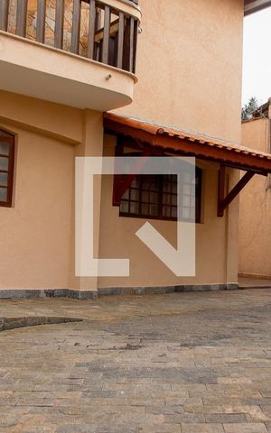 Casa à venda com 475m², 4 quartos e 8 vagas Casa à venda com 475m², 4 quartos e 8 vagasQuintal