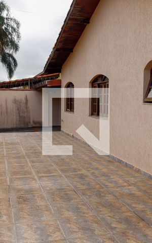 Casa à venda com 475m², 4 quartos e 8 vagas Casa à venda com 475m², 4 quartos e 8 vagasÁrea comum