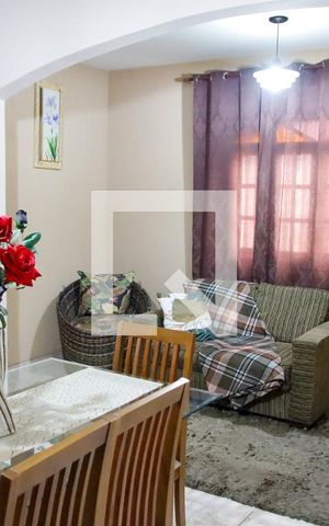 Casa à venda com 475m², 4 quartos e 8 vagas Casa à venda com 475m², 4 quartos e 8 vagassala