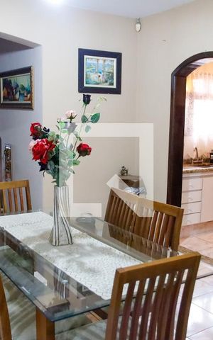 Casa à venda com 475m², 4 quartos e 8 vagas Casa à venda com 475m², 4 quartos e 8 vagassala