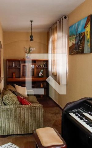 Casa à venda com 475m², 4 quartos e 8 vagas Casa à venda com 475m², 4 quartos e 8 vagasÁrea comum