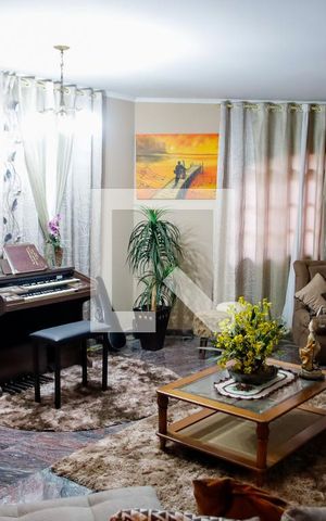 Casa à venda com 475m², 4 quartos e 8 vagas Casa à venda com 475m², 4 quartos e 8 vagassala