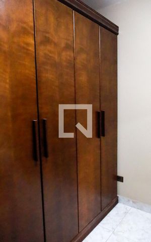 Casa à venda com 475m², 4 quartos e 8 vagas Casa à venda com 475m², 4 quartos e 8 vagasQuarto 4