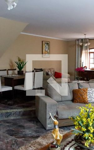 Casa à venda com 475m², 4 quartos e 8 vagas Casa à venda com 475m², 4 quartos e 8 vagassala