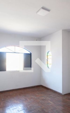Casa à venda com 250m², 3 quartos e 4 vagas Casa à venda com 250m², 3 quartos e 4 vagasSuíte