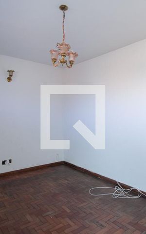 Casa à venda com 250m², 3 quartos e 4 vagas Casa à venda com 250m², 3 quartos e 4 vagasSala