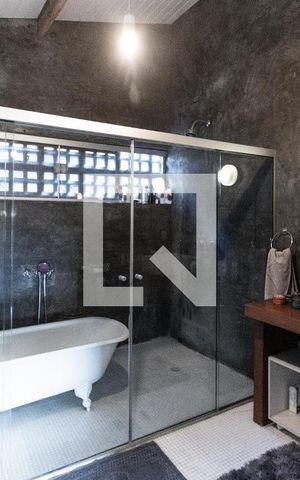 Casa à venda com 300m², 3 quartos e sem vaga Casa à venda com 300m², 3 quartos e sem vagaBanheiro do Quarto 2 - Suite