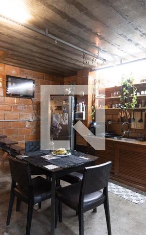 Casa à venda com 300m², 3 quartos e sem vaga Casa à venda com 300m², 3 quartos e sem vagaCozinha