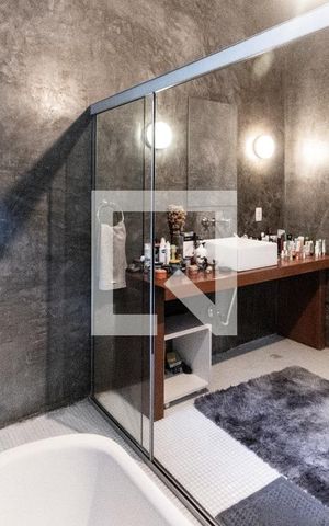 Casa à venda com 300m², 3 quartos e sem vaga Casa à venda com 300m², 3 quartos e sem vagaBanheiro do Quarto 2 - Suite