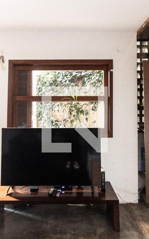 Casa à venda com 300m², 3 quartos e sem vaga Casa à venda com 300m², 3 quartos e sem vagaSala de TV