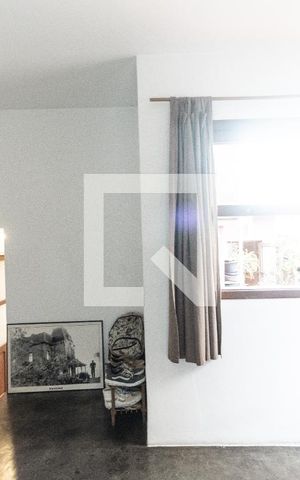 Casa à venda com 300m², 3 quartos e sem vaga Casa à venda com 300m², 3 quartos e sem vagaSala de TV