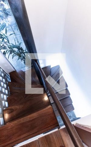 Casa à venda com 300m², 3 quartos e sem vaga Casa à venda com 300m², 3 quartos e sem vagaEsacada Para Quarto 2 - Suite