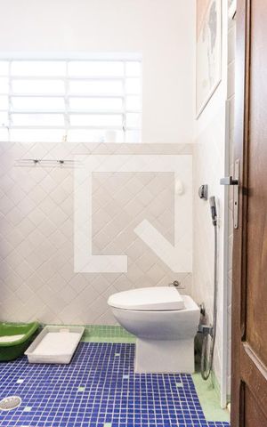 Casa à venda com 300m², 3 quartos e sem vaga Casa à venda com 300m², 3 quartos e sem vagaBanheiro do Corredor