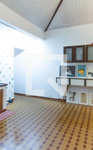 Casa à venda com 300m², 3 quartos e sem vaga Casa à venda com 300m², 3 quartos e sem vagaSala