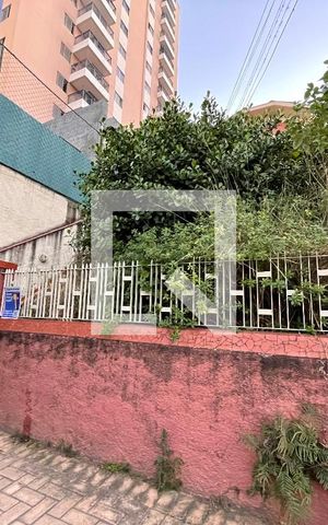 Casa à venda com 300m², 3 quartos e sem vaga Casa à venda com 300m², 3 quartos e sem vagaFachada