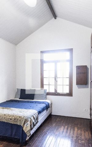Casa à venda com 300m², 3 quartos e sem vaga Casa à venda com 300m², 3 quartos e sem vagaQuarto 1
