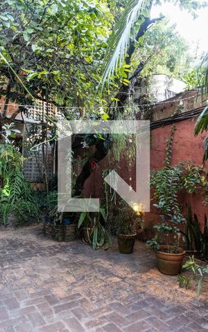 Casa à venda com 300m², 3 quartos e sem vaga Casa à venda com 300m², 3 quartos e sem vagaPatio central