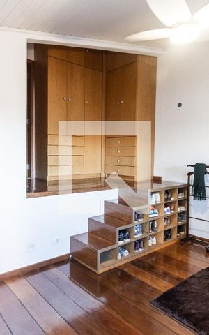 Casa à venda com 300m², 3 quartos e sem vaga Casa à venda com 300m², 3 quartos e sem vagaQuarto 2 - Suite