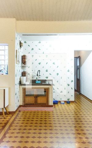 Casa à venda com 300m², 3 quartos e sem vaga Casa à venda com 300m², 3 quartos e sem vagaSala