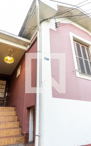 Casa à venda com 300m², 3 quartos e sem vaga Casa à venda com 300m², 3 quartos e sem vagaFachada da casa