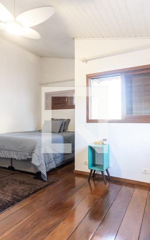 Casa à venda com 300m², 3 quartos e sem vaga Casa à venda com 300m², 3 quartos e sem vagaQuarto 2 - Suite