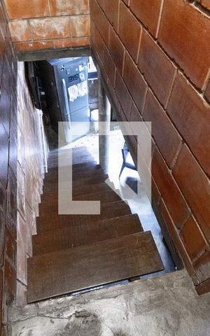 Casa à venda com 300m², 3 quartos e sem vaga Casa à venda com 300m², 3 quartos e sem vagaEscada de acesso ao Quarto 3 - Suite