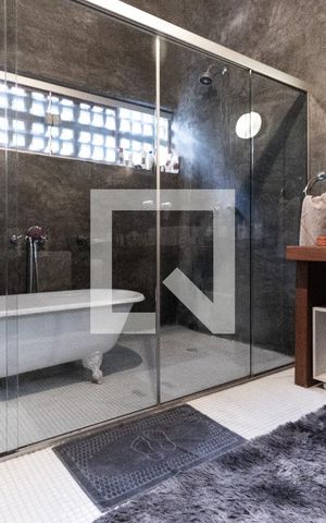 Casa à venda com 300m², 3 quartos e sem vaga Casa à venda com 300m², 3 quartos e sem vagaBanheiro do Quarto 2 - Suite