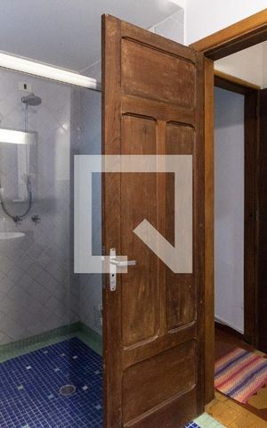 Casa à venda com 300m², 3 quartos e sem vaga Casa à venda com 300m², 3 quartos e sem vagaBanheiro do Corredor