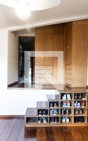 Casa à venda com 300m², 3 quartos e sem vaga Casa à venda com 300m², 3 quartos e sem vagaQuarto 2 - Suite