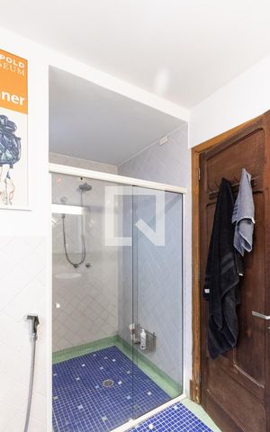 Casa à venda com 300m², 3 quartos e sem vaga Casa à venda com 300m², 3 quartos e sem vagaBanheiro do Corredor