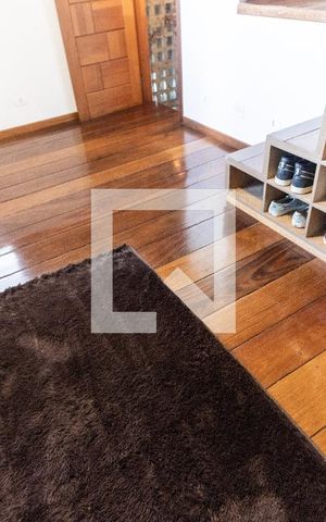 Casa à venda com 300m², 3 quartos e sem vaga Casa à venda com 300m², 3 quartos e sem vagaQuarto 2 - Suite