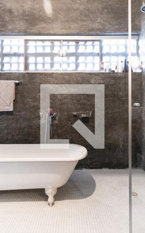 Casa à venda com 300m², 3 quartos e sem vaga Casa à venda com 300m², 3 quartos e sem vagaBanheiro do Quarto 2 - Suite