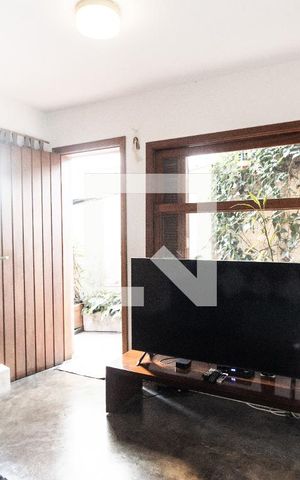Casa à venda com 300m², 3 quartos e sem vaga Casa à venda com 300m², 3 quartos e sem vagaSala de TV