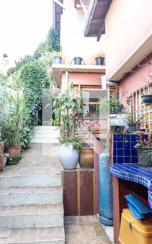Casa à venda com 300m², 3 quartos e sem vaga Casa à venda com 300m², 3 quartos e sem vagaCorredor externo