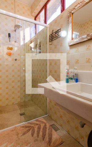 Casa à venda com 250m², 4 quartos e 3 vagas Casa à venda com 250m², 4 quartos e 3 vagasBanheiro suíte