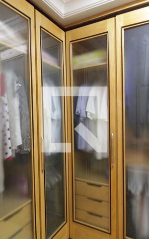 Casa para alugar com 370m², 5 quartos e 4 vagasCloset da suíte 2